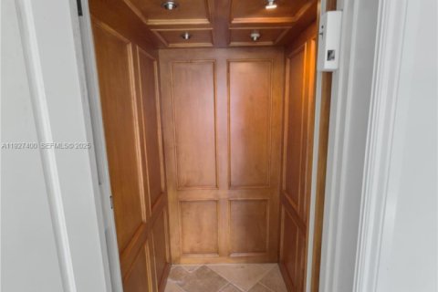 Купить виллу или дом в Лайтхаус-Пойнт, Флорида 5 спален, 503.07м2, № 1986291 - фото 29