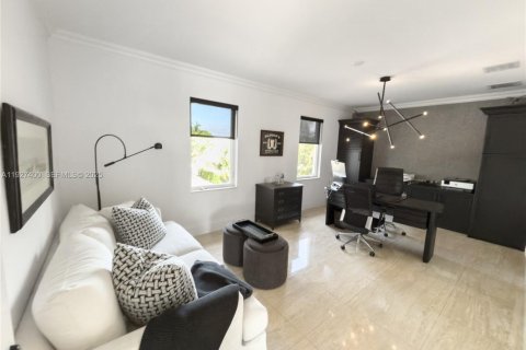 Купить виллу или дом в Лайтхаус-Пойнт, Флорида 5 спален, 503.07м2, № 1986291 - фото 22