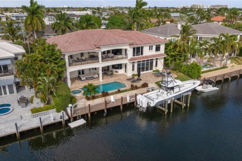 Купить виллу или дом в Лайтхаус-Пойнт, Флорида 5 спален, 503.07м2, № 1986291 - фото 1