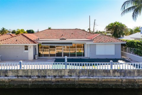 House in Fort Lauderdale, Florida 5 bedrooms, 383.97 sq.m. № 2003896 - photo 3