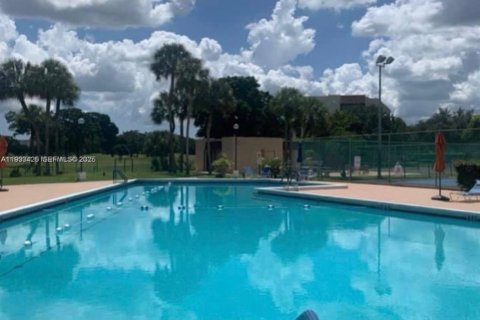 Condo in Lauderhill, Florida, 2 bedrooms  № 2035132 - photo 11