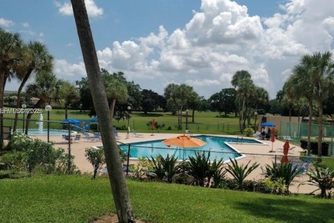 Condo in Lauderhill, Florida, 2 bedrooms  № 2035132 - photo 10