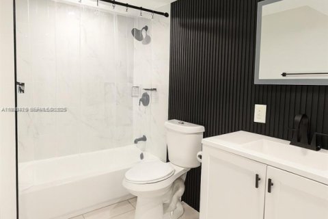 Condo in Lauderhill, Florida, 2 bedrooms  № 2035132 - photo 7
