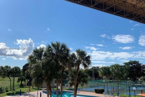 Condo in Lauderhill, Florida, 2 bedrooms  № 2035132 - photo 12