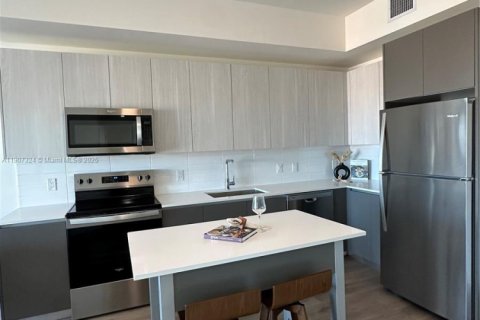 Apartamento en alquiler en Oakland Park, Florida, 1 dormitorio № 2012599 - foto 2