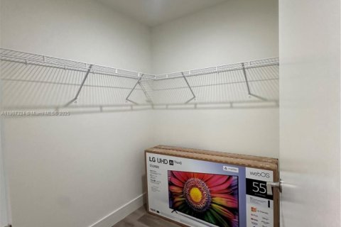 Apartamento en alquiler en Oakland Park, Florida, 1 dormitorio № 2012599 - foto 6