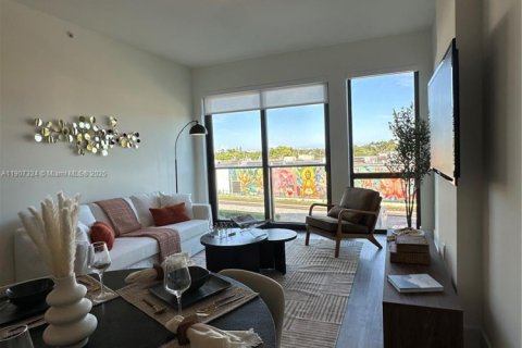 Apartamento en alquiler en Oakland Park, Florida, 1 dormitorio № 2012599 - foto 3