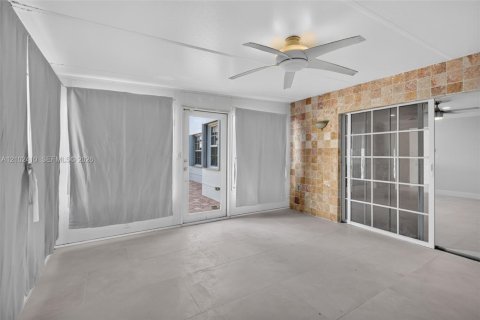 House in Weston, Florida 5 bedrooms, 229.1 sq.m. № 2409042 - photo 22