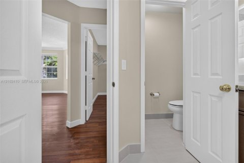 House in Weston, Florida 5 bedrooms, 229.1 sq.m. № 2409042 - photo 30