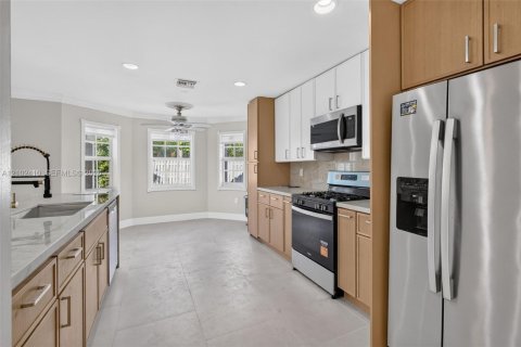 House in Weston, Florida 5 bedrooms, 229.1 sq.m. № 2409042 - photo 20