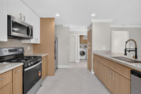 House in Weston, Florida 5 bedrooms, 229.1 sq.m. № 2409042 - photo 18