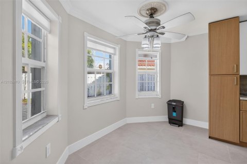 House in Weston, Florida 5 bedrooms, 229.1 sq.m. № 2409042 - photo 15