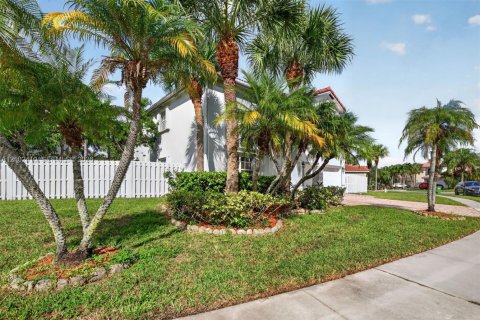 House in Weston, Florida 5 bedrooms, 229.1 sq.m. № 2409042 - photo 5