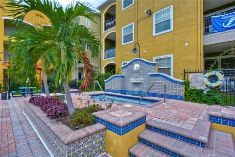 Condo in Tampa, Florida, 1 bedroom  № 1885601 - photo 12