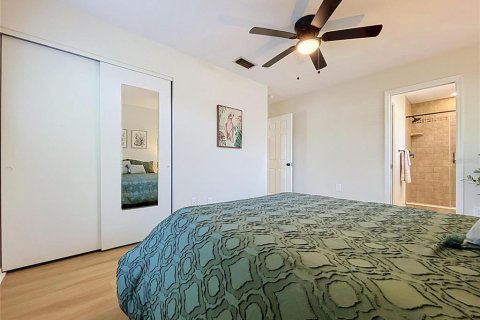 House in Tampa, Florida 3 bedrooms, 124.86 sq.m. № 2208975 - photo 15
