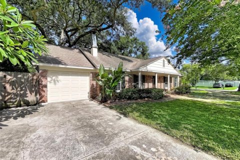 House in Tampa, Florida 3 bedrooms, 124.86 sq.m. № 2208975 - photo 3