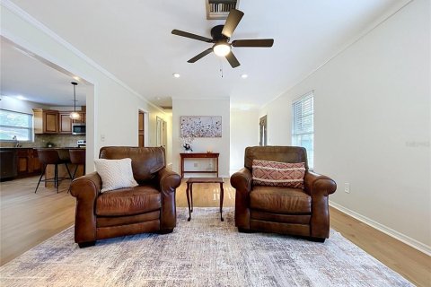 House in Tampa, Florida 3 bedrooms, 124.86 sq.m. № 2208975 - photo 5