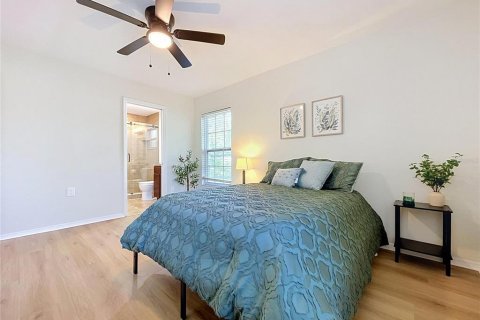 House in Tampa, Florida 3 bedrooms, 124.86 sq.m. № 2208975 - photo 14