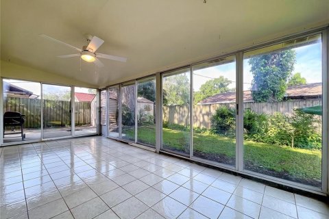 House in Tampa, Florida 3 bedrooms, 124.86 sq.m. № 2208975 - photo 27
