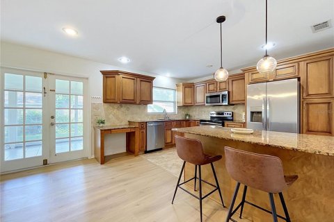 House in Tampa, Florida 3 bedrooms, 124.86 sq.m. № 2208975 - photo 8