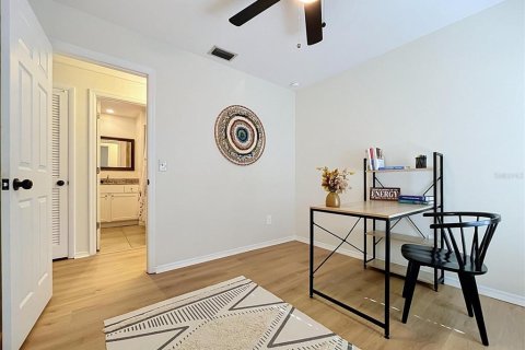 House in Tampa, Florida 3 bedrooms, 124.86 sq.m. № 2208975 - photo 20