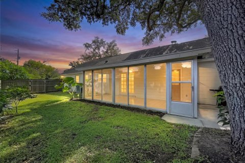 House in Tampa, Florida 3 bedrooms, 124.86 sq.m. № 2208975 - photo 25