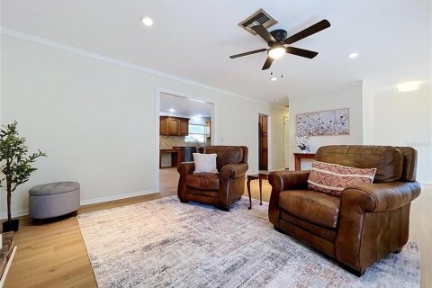 House in Tampa, Florida 3 bedrooms, 124.86 sq.m. № 2208975 - photo 6