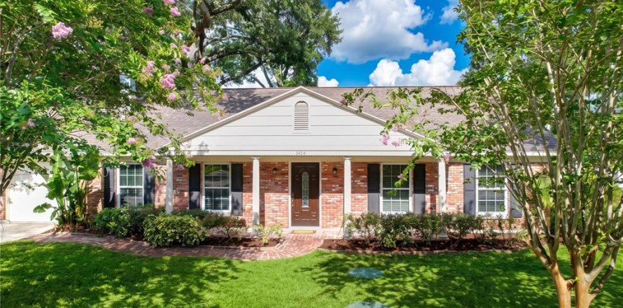 House in Tampa, Florida 3 bedrooms, 124.86 sq.m. № 2208975