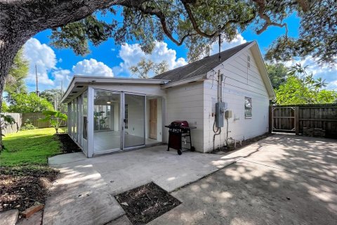 House in Tampa, Florida 3 bedrooms, 124.86 sq.m. № 2208975 - photo 28