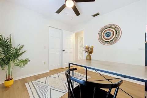 House in Tampa, Florida 3 bedrooms, 124.86 sq.m. № 2208975 - photo 18