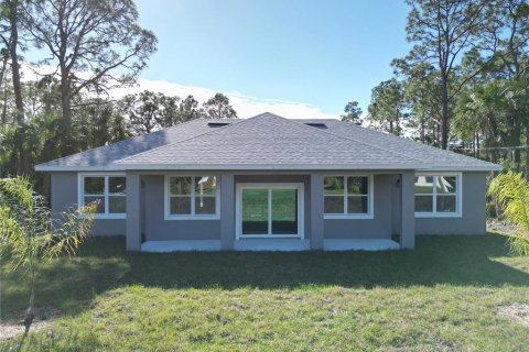 House in Palm Bay, Florida 4 bedrooms, 185.8 sq.m. № 1918555 - photo 30