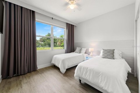 House in Palm Bay, Florida 4 bedrooms, 185.8 sq.m. № 1918555 - photo 27