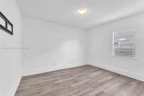 Propiedad comercial en venta en Hollywood, Florida, 136.38 m2 № 2014665 - foto 18