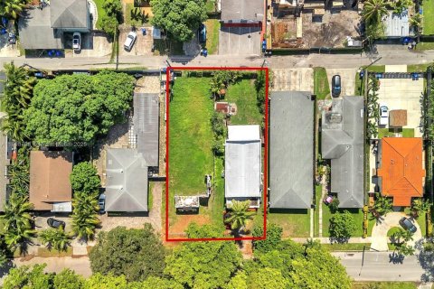 Propiedad comercial en venta en Hollywood, Florida, 136.38 m2 № 2014665 - foto 2