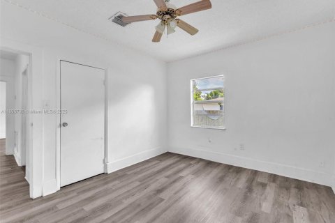 Propiedad comercial en venta en Hollywood, Florida, 136.38 m2 № 2014665 - foto 12