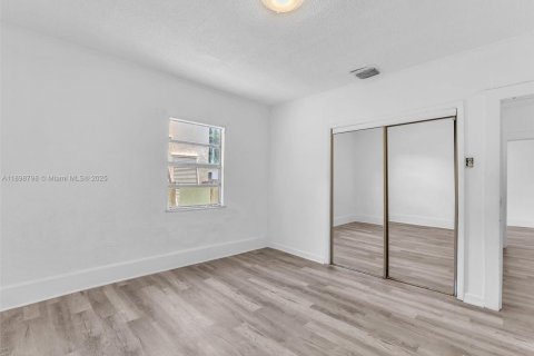 Propiedad comercial en venta en Hollywood, Florida, 136.38 m2 № 2014665 - foto 19