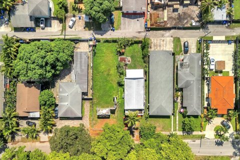 Propiedad comercial en venta en Hollywood, Florida, 136.38 m2 № 2014665 - foto 11