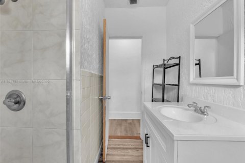 Propiedad comercial en venta en Hollywood, Florida, 136.38 m2 № 2014665 - foto 14