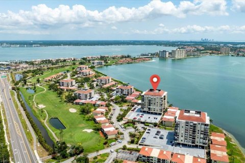 Condominio en venta en Saint Petersburg, Florida, 2 dormitorios, 106.84 m2 № 1771980 - foto 1