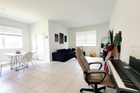 Touwnhouse à louer à San Antonio, Floride: 3 chambres, 166.02 m2 № 2167093 - photo 13