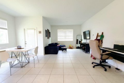 Touwnhouse à louer à San Antonio, Floride: 3 chambres, 166.02 m2 № 2167093 - photo 9