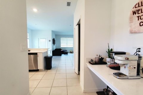 Touwnhouse à louer à San Antonio, Floride: 3 chambres, 166.02 m2 № 2167093 - photo 6