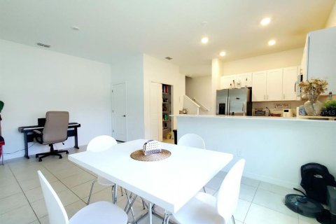 Touwnhouse à louer à San Antonio, Floride: 3 chambres, 166.02 m2 № 2167093 - photo 11
