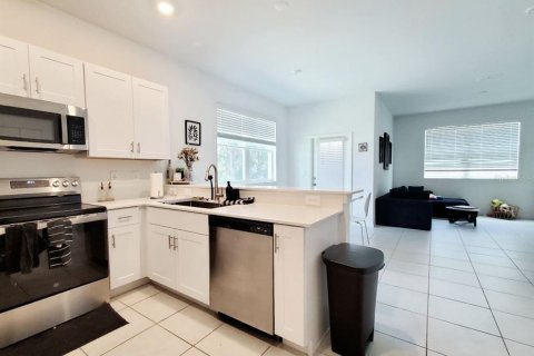 Touwnhouse à louer à San Antonio, Floride: 3 chambres, 166.02 m2 № 2167093 - photo 7