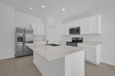 Villa ou maison à louer à Kissimmee, Floride: 4 chambres, 179.86 m2 № 2104689 - photo 10