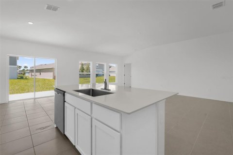 Villa ou maison à louer à Kissimmee, Floride: 4 chambres, 179.86 m2 № 2104689 - photo 12