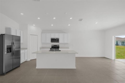 Villa ou maison à louer à Kissimmee, Floride: 4 chambres, 179.86 m2 № 2104689 - photo 13