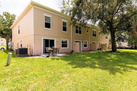 Townhouse in Altamonte Springs, Florida 3 bedrooms, 177.81 sq.m. № 1888559 - photo 23