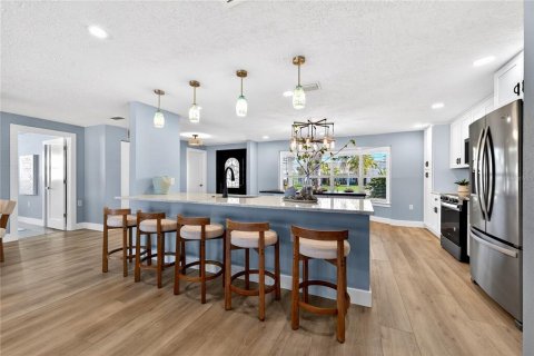 House in Saint Pete Beach, Florida 3 bedrooms, 180.51 sq.m. № 2396295 - photo 14