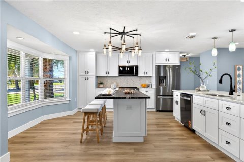 House in Saint Pete Beach, Florida 3 bedrooms, 180.51 sq.m. № 2396295 - photo 16